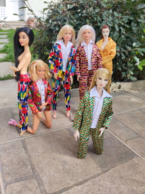 Barbie clothes like new, pack of 5 sets