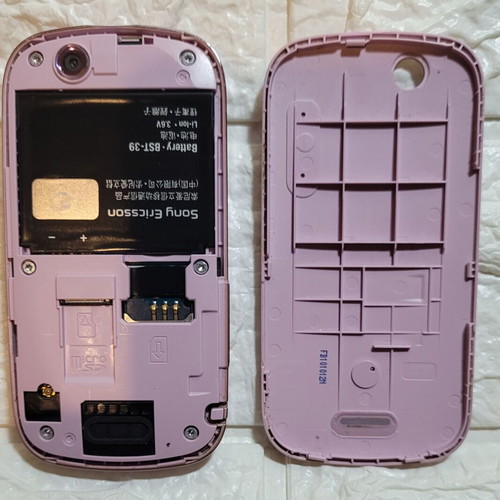Sony Ericsson Zylo pink used with gifts