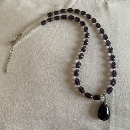 Amethyst necklace like new, 60 cm length, purple and silver