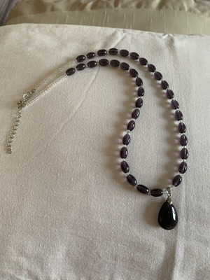 Amethyst necklace like new, 60 cm length, purple and silver