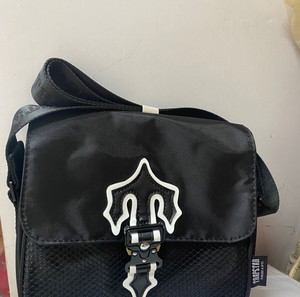 Τσαντακι trapstar black / white