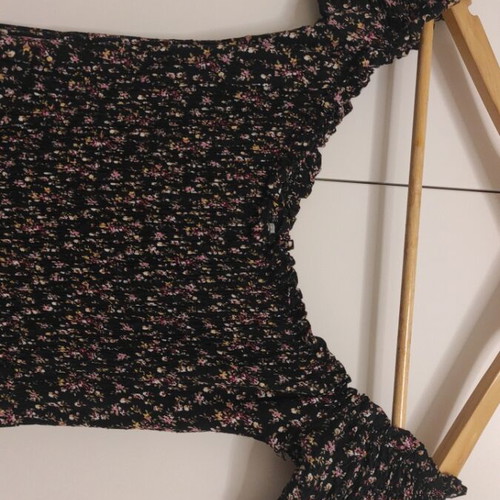 Off-shoulder floral dress made in Italy like new