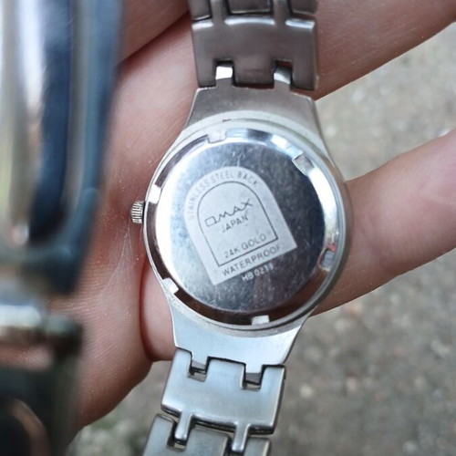 Omax Quartz Model HB 0239 watch like new, silver unisex