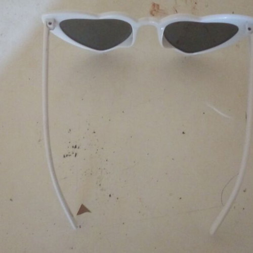 Women’s heart-shaped white sunglasses like new