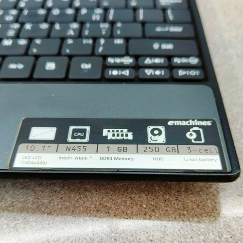 eMachines eM355 netbook 10.1" like new with charger