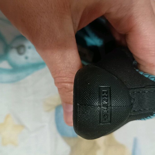 Children's beach shoes new, size 20 boys
