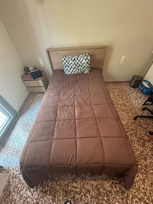Bed with mattress like new