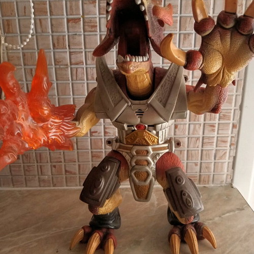 Dragon figure Hasbro large like new, 2003 without wings