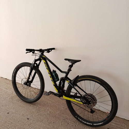 Scott Spark 2019 Mountain Bike Medium Size 29" Like New