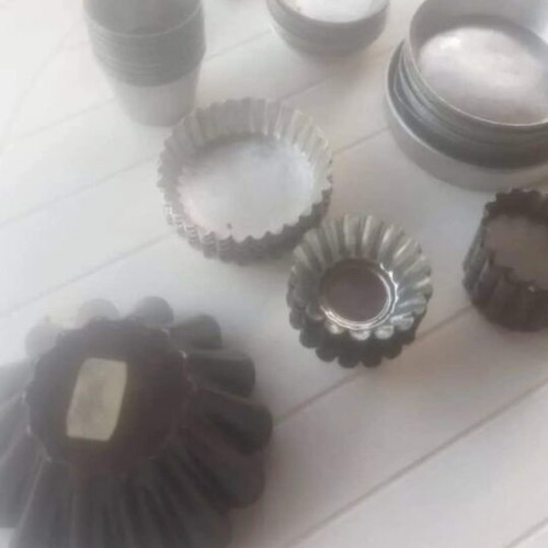 Pastry equipment like new, various baking utensils