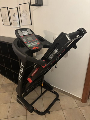 Electric Folding Treadmill like new with 15 Incline Levels and Shock Absorption
