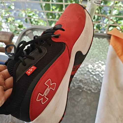 Under Armour Lockdown 7 kids basketball shoes used, red and black