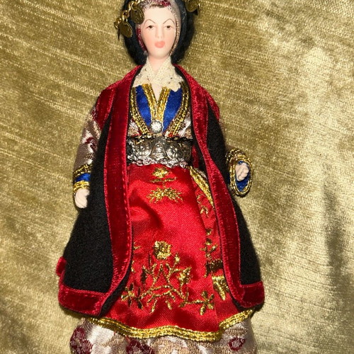 Traditional doll like new, 20cm height