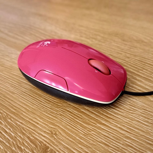 Logitech LS1 laser mouse USB like new, fuchsia