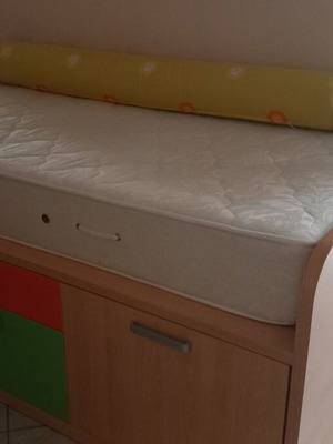 Children's Platform Bed like new, space-saving with storage