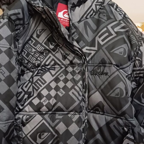 Quicksilver puffer jacket like new, size medium, black and grey