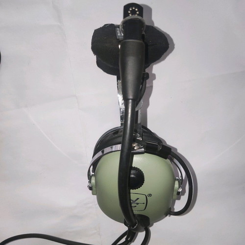 Vintage David Clark aviation headset like new with replacement gel pads
