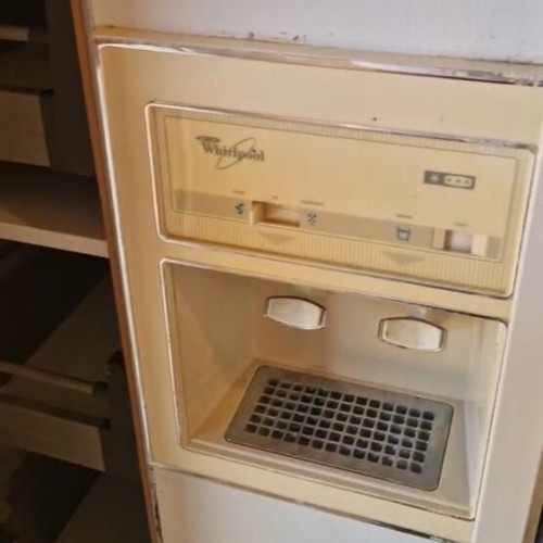 Kitchen furniture, fridge and extractor hood like new