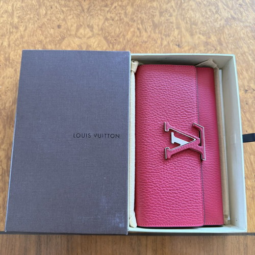 Louis Vuitton Capucines Wallet Taurillon Leather Fuchsia Pink