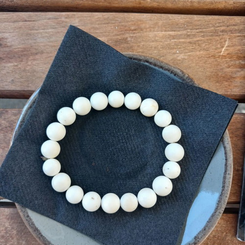 Bracelet with beads on elastic like new, white