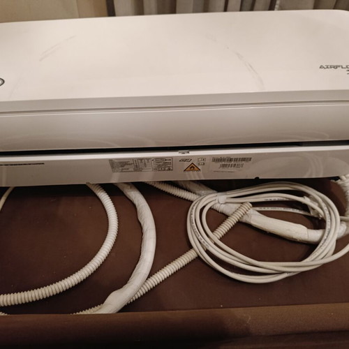 Juro-Pro Airflow II eco 12000 BTU air conditioner like new, full set with remote