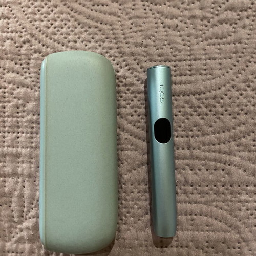 IQOS ILUMA device like new with charging case and charger