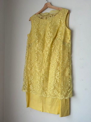 Yellow lace dress like new, size L