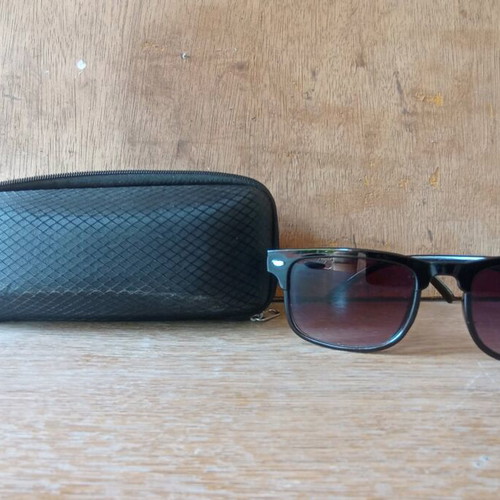 Sunglasses like new, black with case