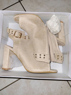 Sandals No 39 new, beige, 9cm heel