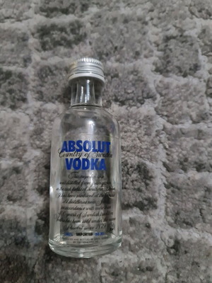 Συλλεκτική μινιατούρα Absolut Vodka 50ml μεταχειρισμένη
