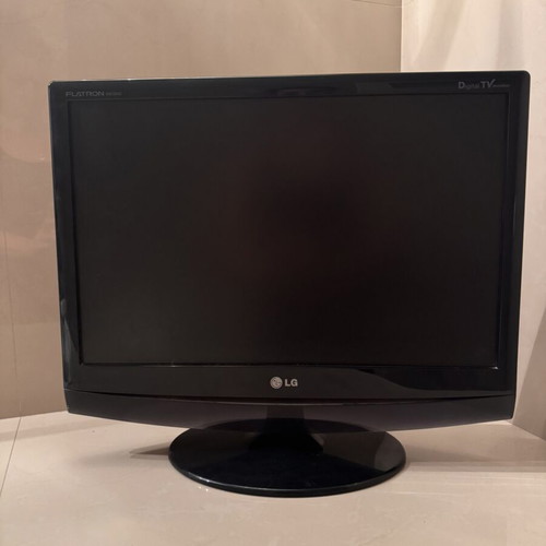 LG Flatron TV Monitor 20 Inch Model M2094DJ Like New