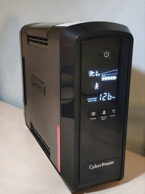 UPS CyberPower CP900EPFCLCD Линейно-интерактивен 900VA 540W с 6 Schuko контакта