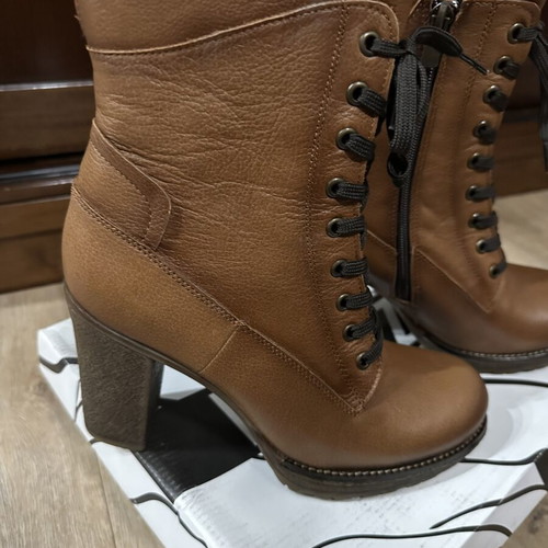 Classico leather ankle boots with heel, size 39, brown