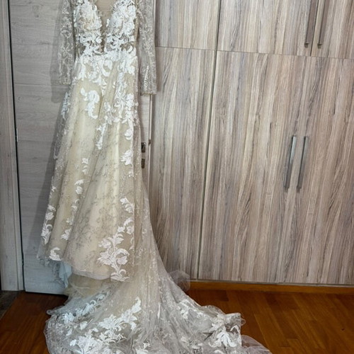 Wedding dress, in excellent condition from a well-known company