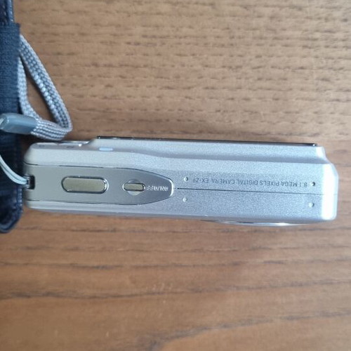 Casio Exilim 8.1 MP camera like new with case and charger