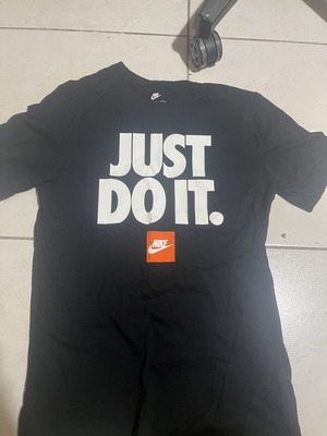 Nike short-sleeve shirt like new, size S, black and white