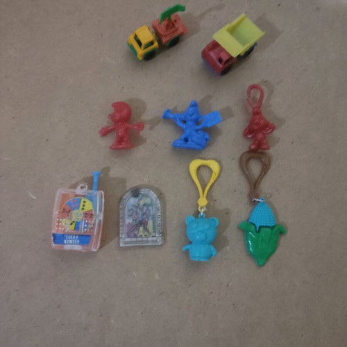 Lucky Cup collectible toys used, pack