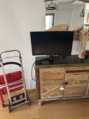 Asus gaming οθόνη σαν καινούργιο, ιδανική για εργασία και καθημερινή χρήση