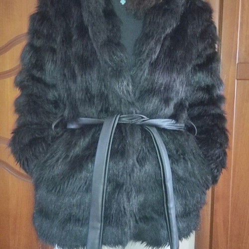 Anel black faux fur with hood and belt like new