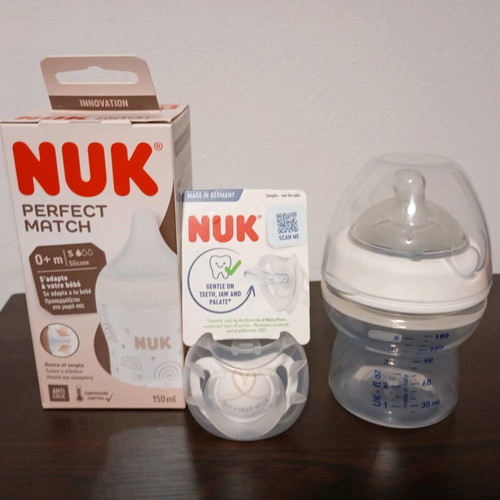 Baby bottles and pacifier like new, pack with Nuk and Chicco