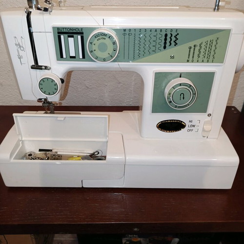 Diamadino YG-822ATF sewing machine like new with metal mechanism