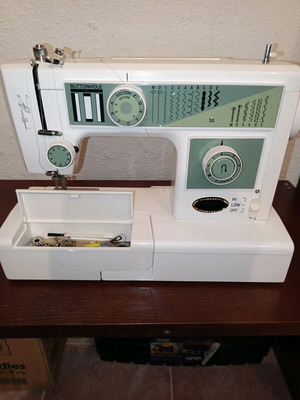 Diamadino YG-822ATF sewing machine like new with metal mechanism