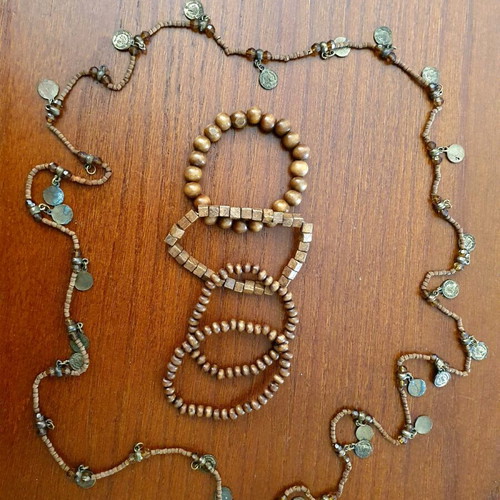 Jewelry set like new, boho vintage style with 4 necklaces and 9 bracelets