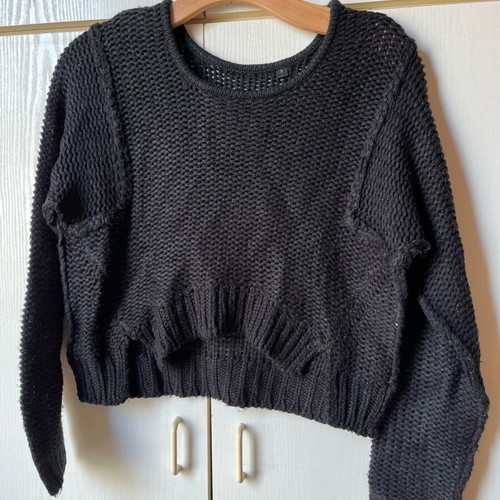 Black thin pullover used, size S