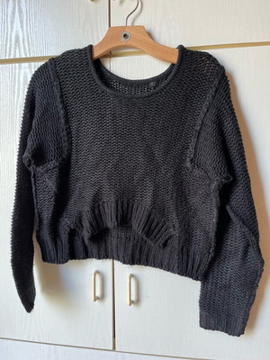 Black thin pullover used, size S
