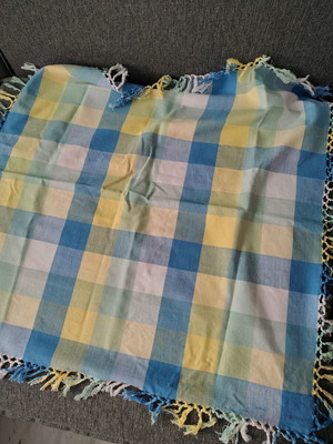 Tablecloth with fringes 80x80 cm