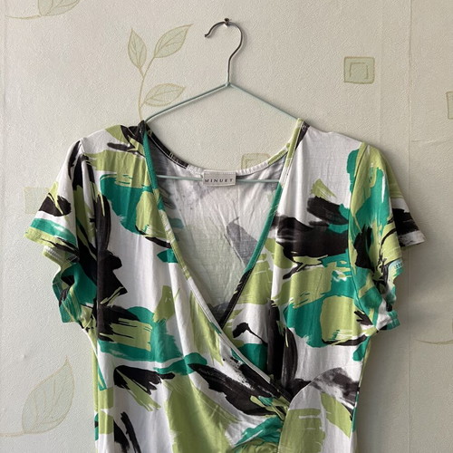 Dress A-Style white with green flowers, short sleeve, V-neck, size M like new