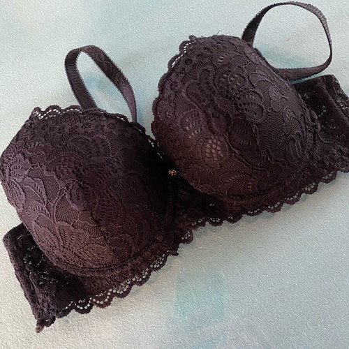 Black Ancona bra with lace like new