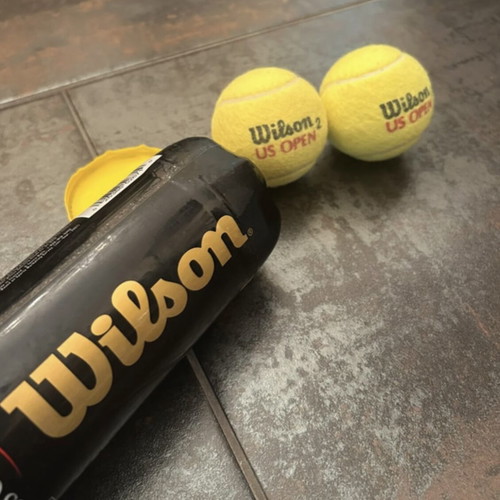 Wilson tennis balls like new, professional