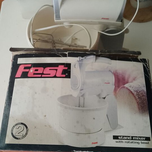 Fest Hand Mixer with Base and Rotating Bowl used, broken bowl